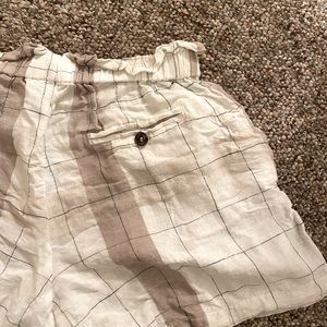 Cute lil’ plaid shorts from Mo:Vintage